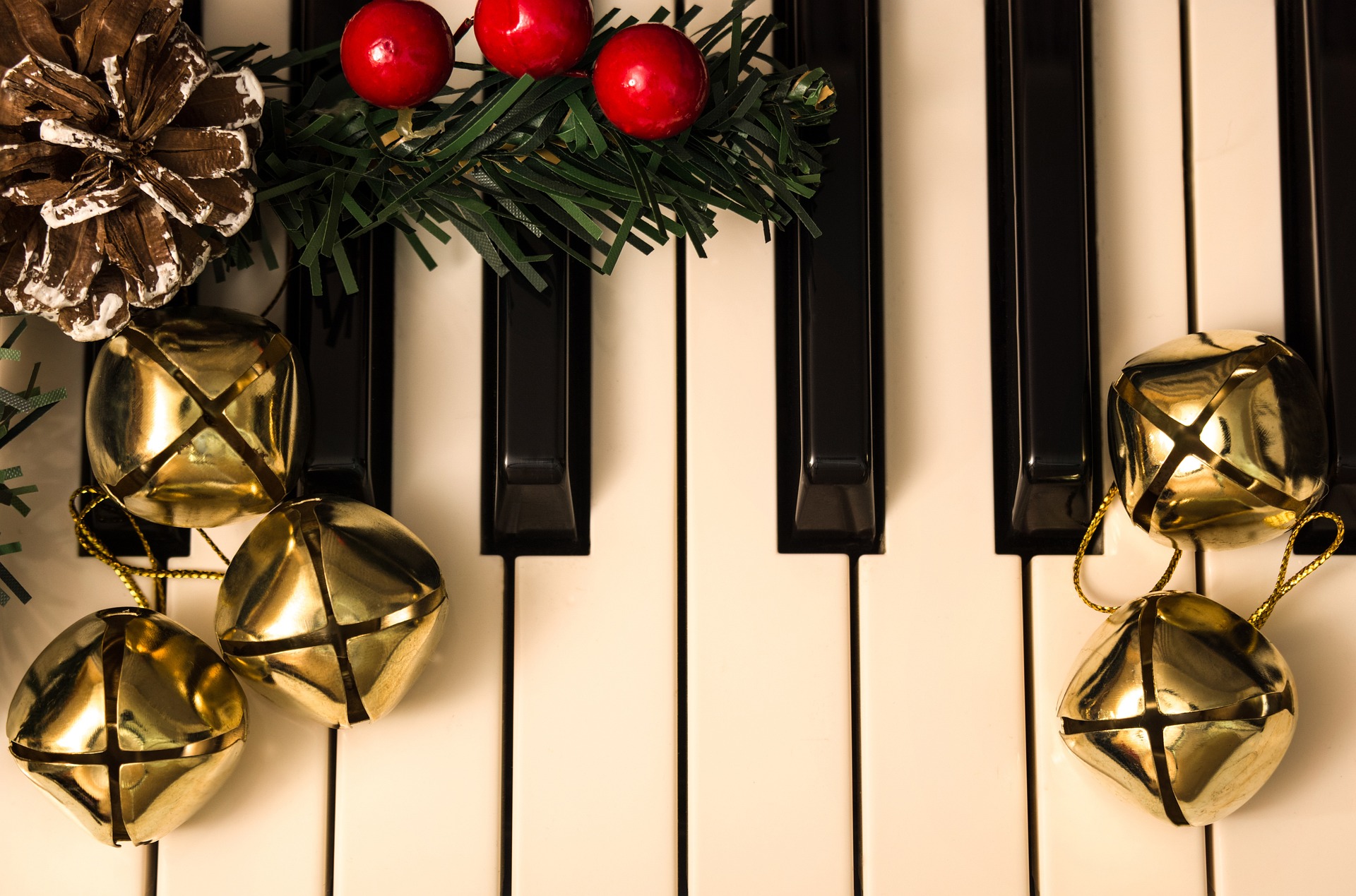 piano with jingle bells